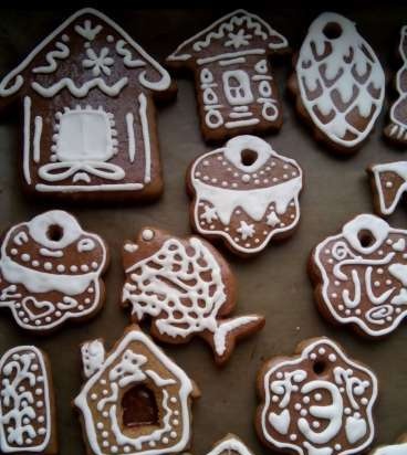 Pinalamutian namin ang cookies ng gingerbread, cookies