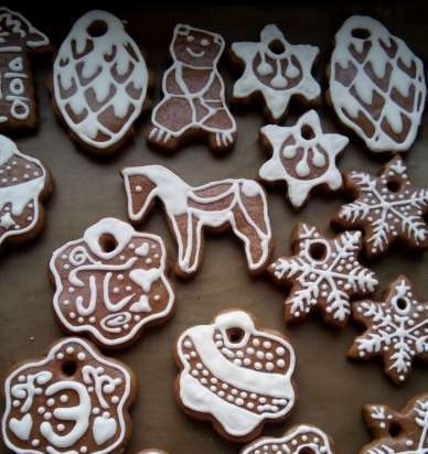 Pinalamutian namin ang cookies ng gingerbread, cookies