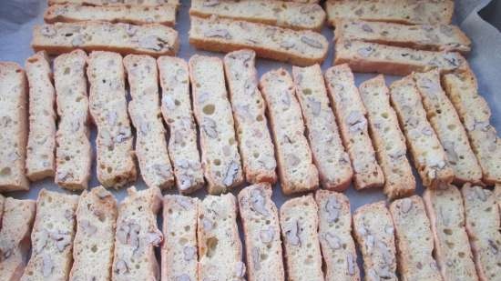 Eiwitbiscotti met noten