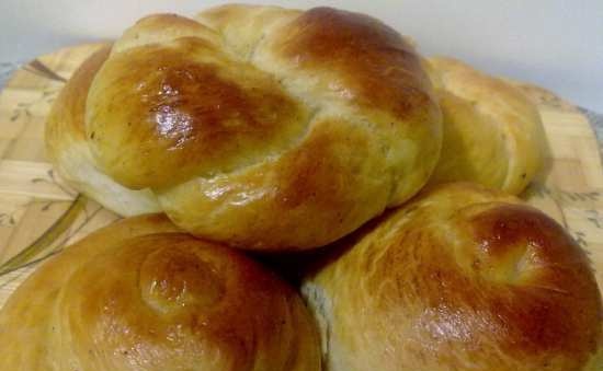 Buns with orange blossom and cinnamon Ensaimada