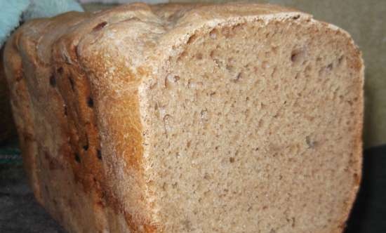 Tarwe-roggebrood op donker bier met uien