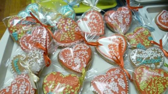 Pinalamutian namin ang cookies ng gingerbread, cookies