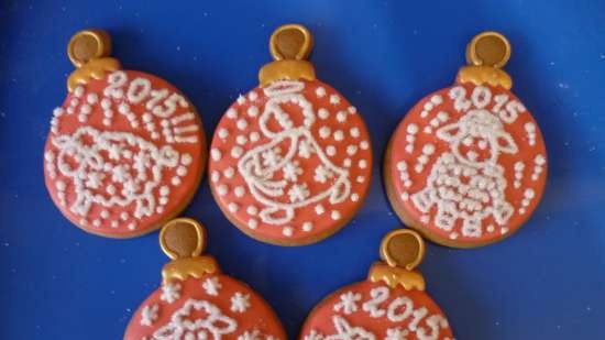 We decorate gingerbread cookies, cookies