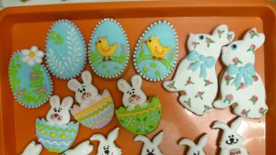 We decorate gingerbread cookies, cookies