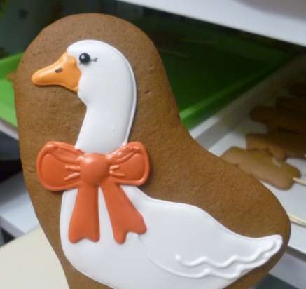 We decorate gingerbread cookies, cookies