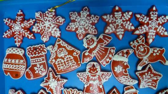 We decorate gingerbread cookies, cookies