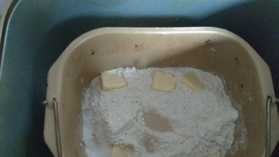 Sponge functional tinapay sa isang gumagawa ng tinapay