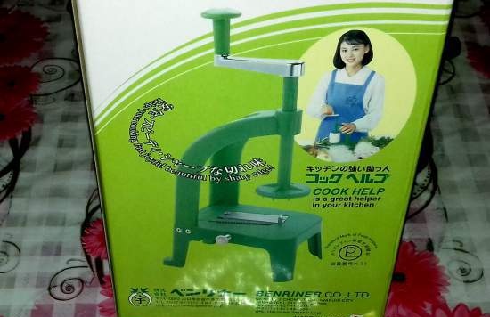 Spiral chopper (slicer, spiralizer) for cutting vegetables and fruits