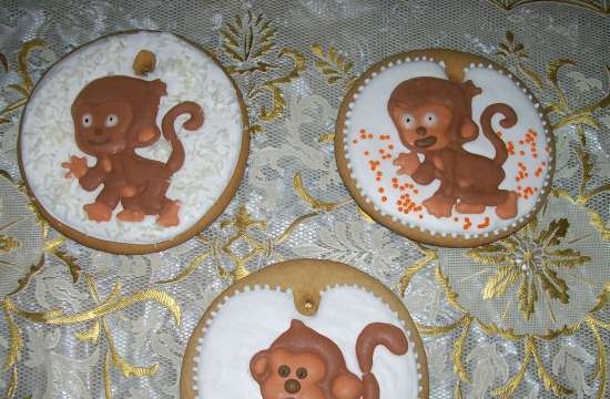 We decorate gingerbread cookies, cookies