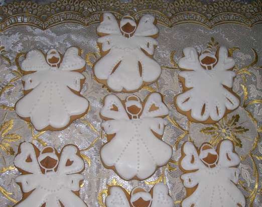 We decorate gingerbread cookies, cookies