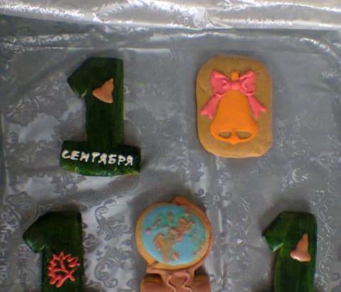 We decorate gingerbread cookies, cookies