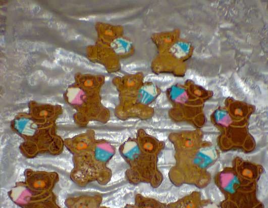 We decorate gingerbread cookies, cookies