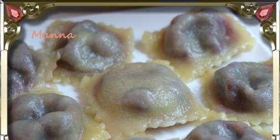 Bánh mì ravioli phô mai với quả anh đào hấp