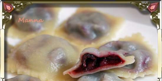 Raviolis de mató amb cireres al vapor