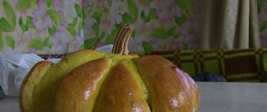 Pan de calabaza en forma de calabaza con harina de espelta, semillas de calabaza, aceite de calabaza y cúrcuma