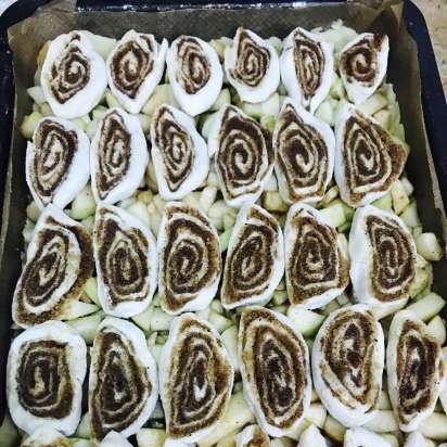 Apple cakes with two types of dough