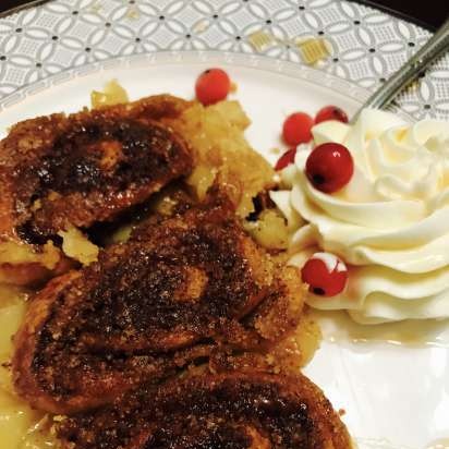 Apple cakes with two types of dough