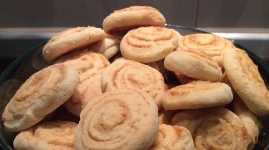 Galletas de azúcar elaboradas con masa de crema agria con sabor a lavanda