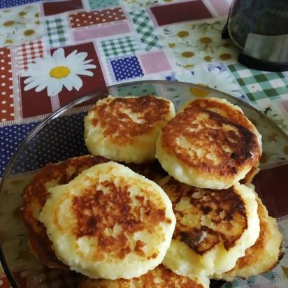 Cheesecakes from Housekeeping lesson Quartet (Redmond multibaker, frying pan)