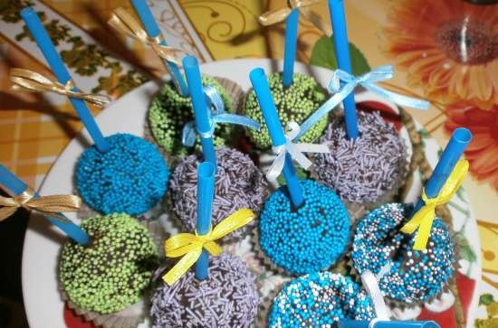 Mga Cake Pops at Cake ball