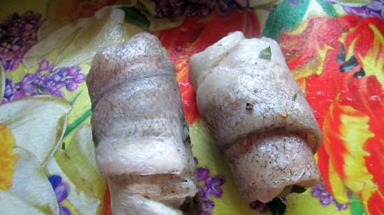 Fish rolls with onions in corn breading