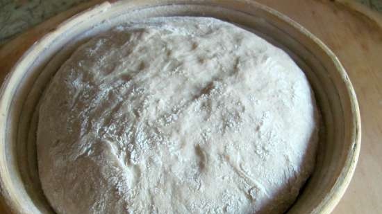 Bread with liquid yeast with lard and whey