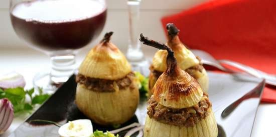 Baked onions with liver