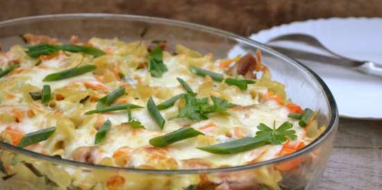 Pasta casserole with peas and mozzarella