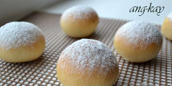 Bollos italianos con relleno de crema