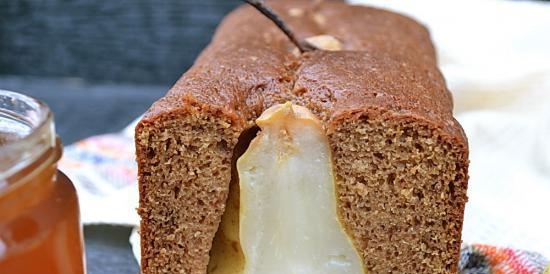 Peperkoekcake met peren en stroop