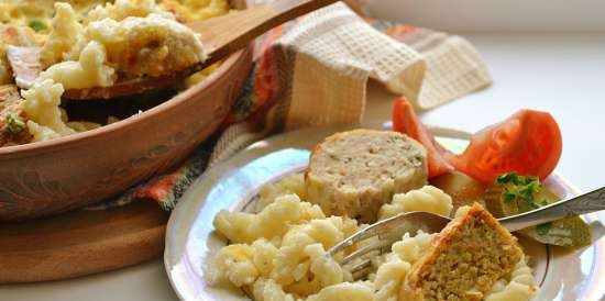 Sformato di pasta con polpette di carne e crocchette