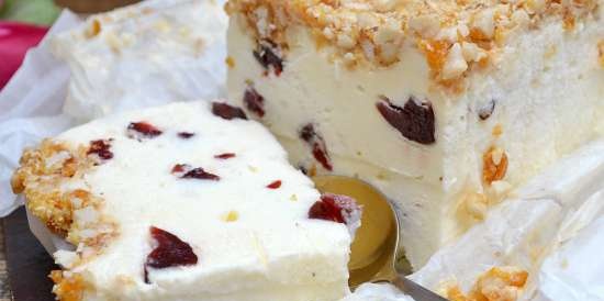 Nougat ice cream with prunes