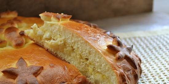 Torta con cavolo, uova e formaggio