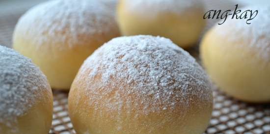 Bollos italianos con relleno de crema