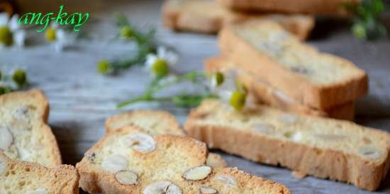 Eiwitbiscotti met noten