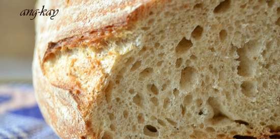 Pane a lievitazione naturale con carta da parati di segale e farina di farro