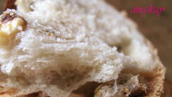 Pane con lavanda e noci