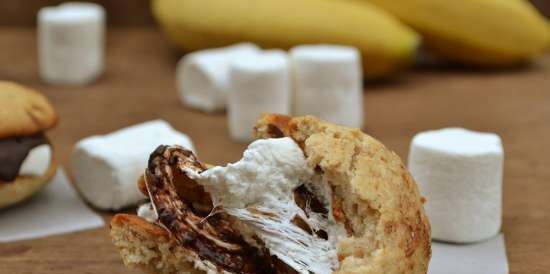 Galletas de plátano con chocolate y malvaviscos