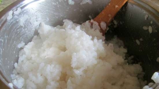 Rice rings with fish and vegetables