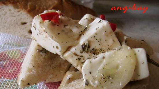 Formaggio marinato fatto in casa