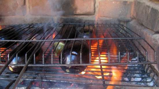 Conservering van gegrilde groenten zonder zout en azijn voor auberginekaviaar met rook