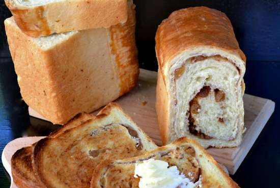 Dessert bread with cinnamon and raisins