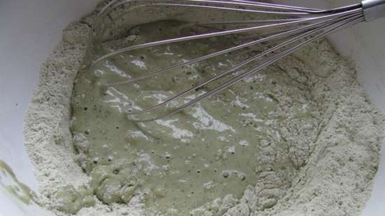 Torta di mousse di frittelle con tè matcha