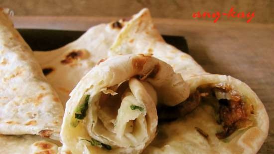 Bánh Tortillas với phô mai mozzarella và rau thơm