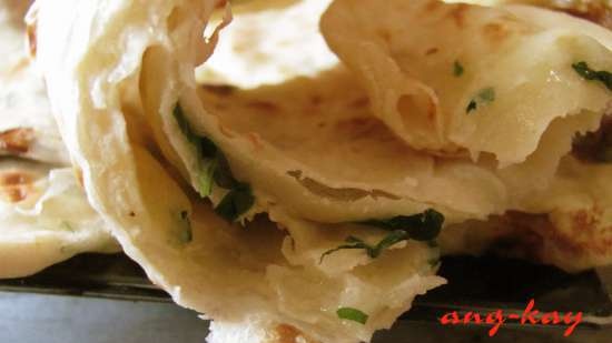 Bánh Tortillas với phô mai mozzarella và rau thơm