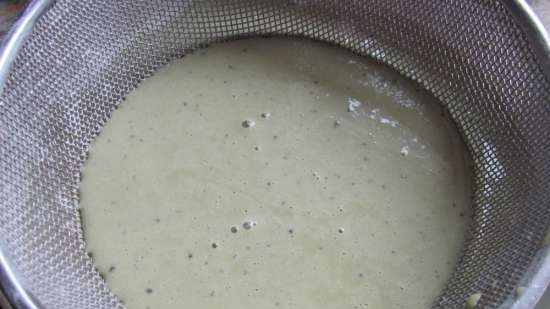 Torta di mousse di frittelle con tè matcha