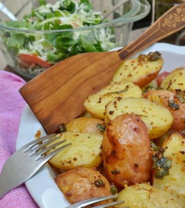 Young potatoes with mustard-honey sauce