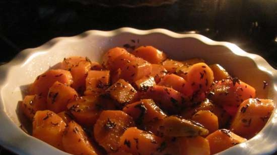 Baked carrots with honey-lemon sauce and goat cheese