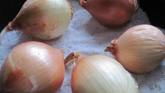 Baked onions with liver