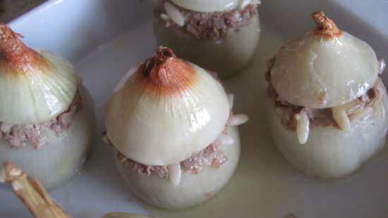 Baked onions with liver